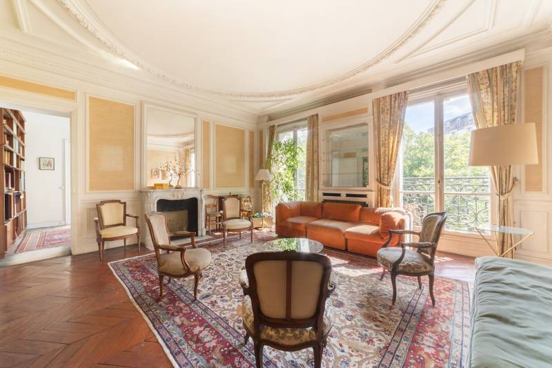 Appartement familial de 193m² à rénover situé au 3ème étage avec ascenseur d'un immeuble ancien - Paris 6ème : Boulevard Raspail | métro Notre-Dame des Champs  